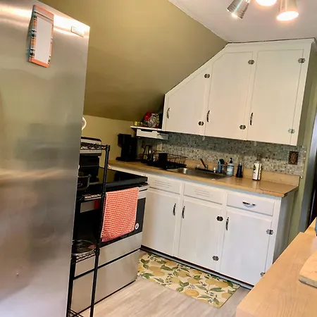 Cozy 2Nd Floor Apartment With Private Entrance Chicopee Exterior foto