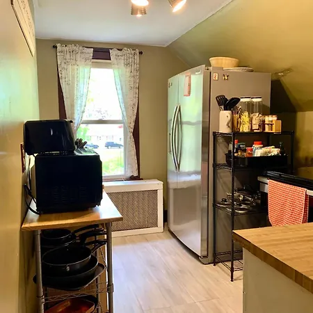 Cozy 2Nd Floor Apartment With Private Entrance Chicopee Exterior foto