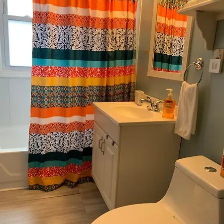 Cozy 2Nd Floor Apartment With Private Entrance Chicopee Exterior foto