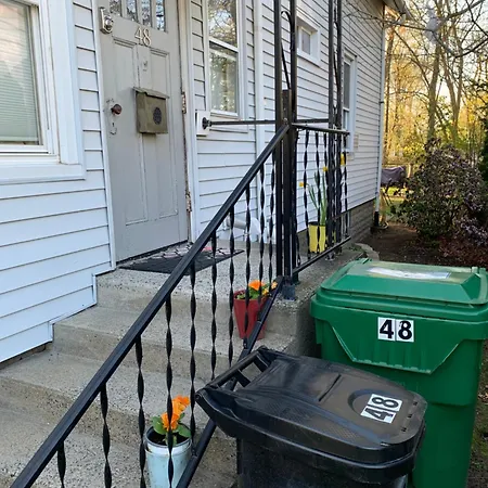 Cozy 2Nd Floor Apartment With Private Entrance Chicopee Exterior foto