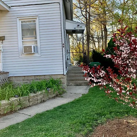Cozy 2Nd Floor Apartment With Private Entrance Chicopee Exterior foto