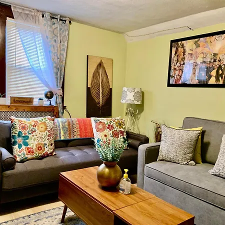 Cozy 2Nd Floor Apartment With Private Entrance Chicopee Exterior foto