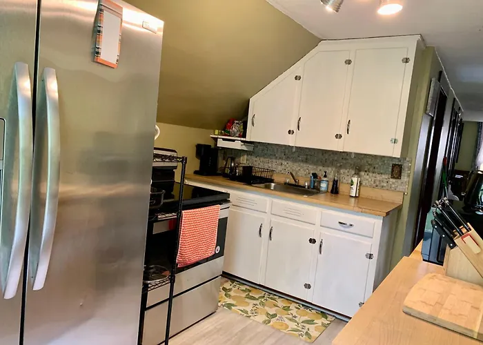 Cozy 2Nd Floor Apartment With Private Entrance