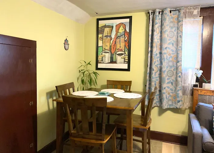 Cozy 2Nd Floor Apartment With Private Entrance