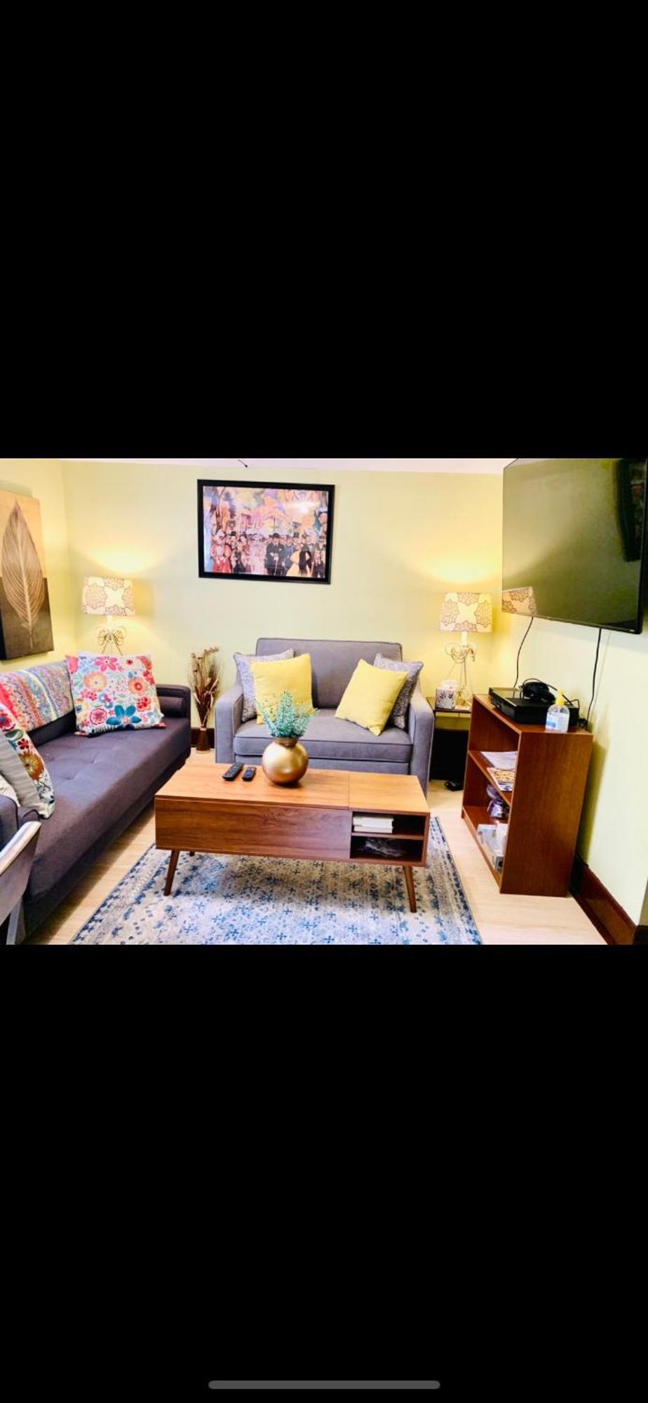Apartment Cozy 2nd Floor With Private Entrance *