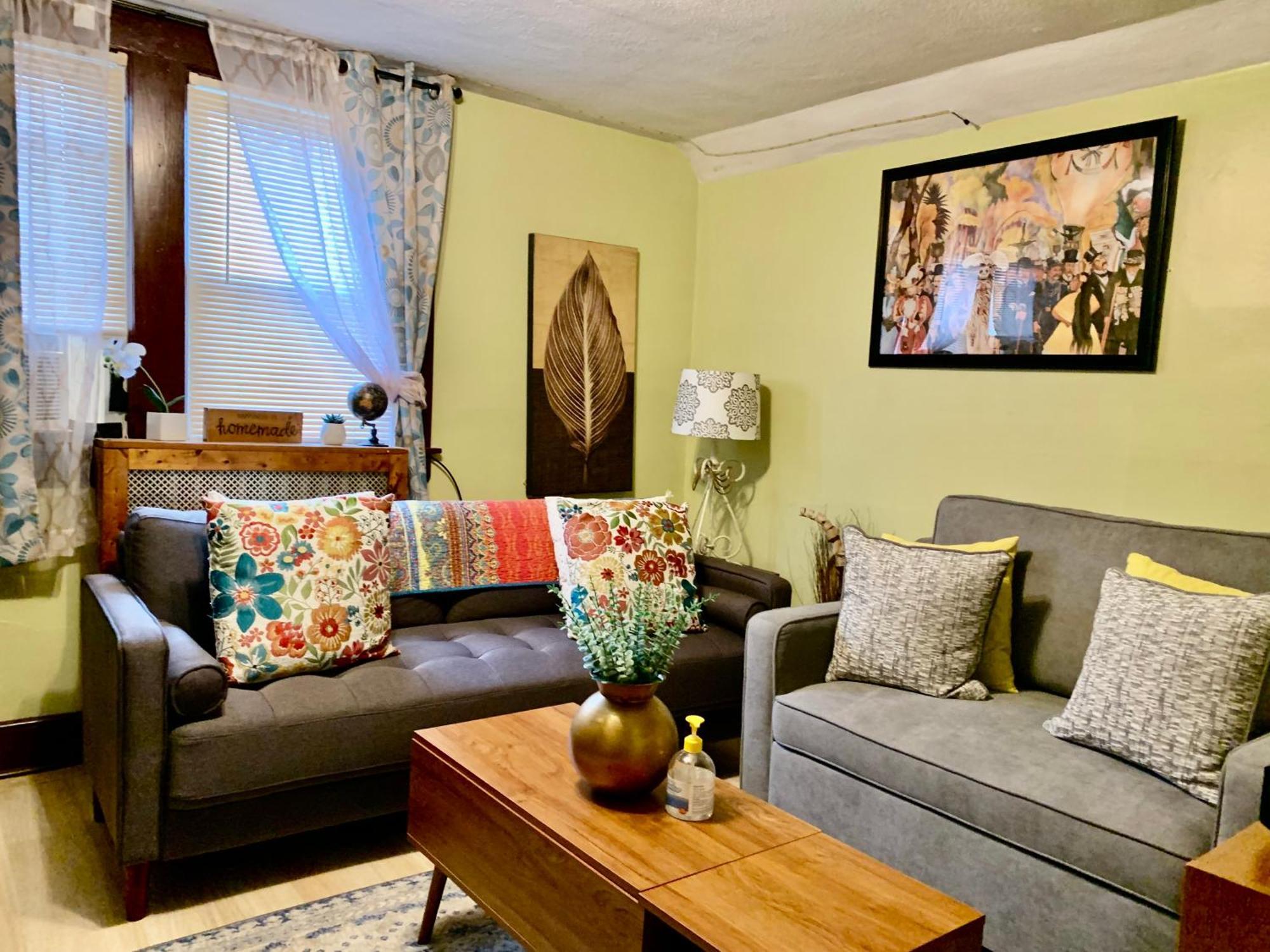 Cozy 2nd Floor With Private Entrance Apartment Chicopee